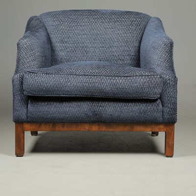 Lot 729 - ARMCHAIR IN PATTERNED BLUE UPHOLSTERY