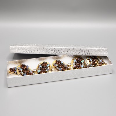 Lot 222 - SCHIAPARELLI, A 1950s GILT METAL BRACELET AND EARRINGS SET
