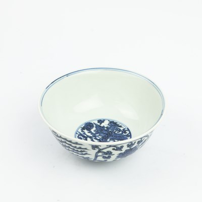 Lot 169 - KANGXI BLUE AND WHITE BOWL.