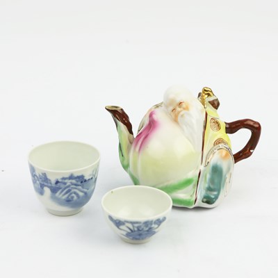 Lot 158 - CHINESE BLUE AND WHITE TEA BOWLS AND IMMORTAL TEA POT (3)