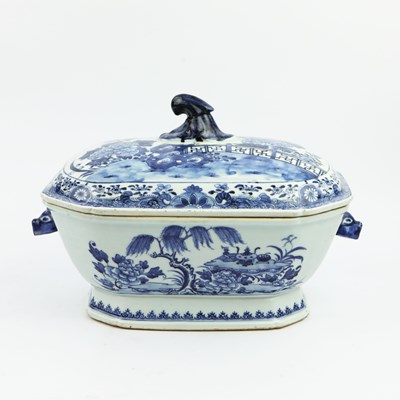 Lot 168 - CHINESE QIANLONG EXPORT LIDDED TUREEN.
