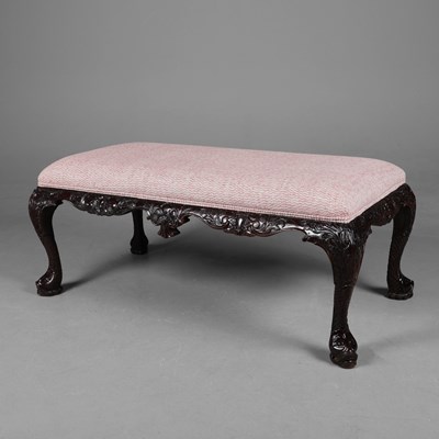 Lot 428 - A LARGE WINDOW SEAT