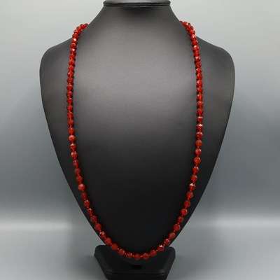 Lot 306 - A CARNELIAN SINGLE STRAND BEAD NECKLACE