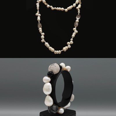 Lot 259 - A FRESHWATER PEARL NECKLACE & BRACELET