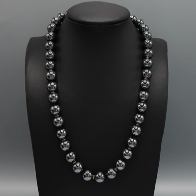 Lot 310 - A HEMITITE SINGLE STRAND BEAD NECKLACE