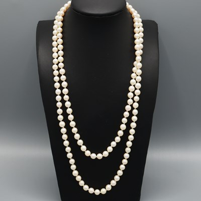 Lot 260 - A SINGLE STRAND ROPE LENGTH CULTURED PEARL NECKLACE