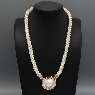 Lot 312 - A 14CT GOLD FRESHWATER PEARL CLUSTER STRAND PENDANT NECKLACE