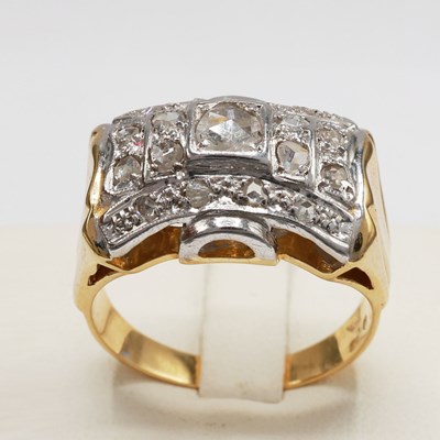 Lot 176 - AN 18CT GOLD GENTS DIAMOND SET DRESS RING