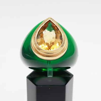 Lot 295 - AN 18CT GOLD MOUNTED CITRINE SET DRESS RING