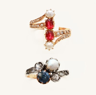 Lot 318 - TWO YELLOW METAL DRESS RINGS