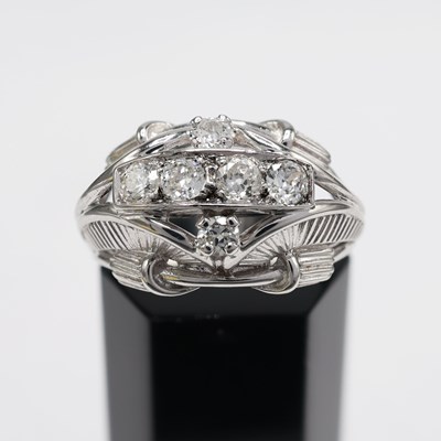 Lot 237 - A GENTS WHITE METAL DIAMOND SET DRESS RING