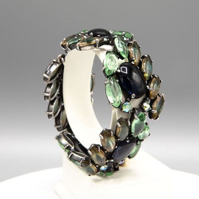 Lot 247 - SCHIAPARELLI, A 1950s PASTE SET BRACELET