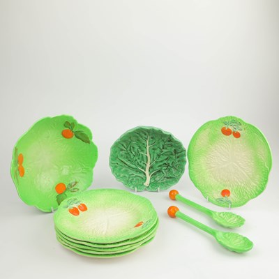 Lot 158 - 1960s BESWICK WARE SALAD DISH AND SIX PLATES TOGETHER WITH A BORDALLO PINHEIRO CABBAGE WARE BOWL