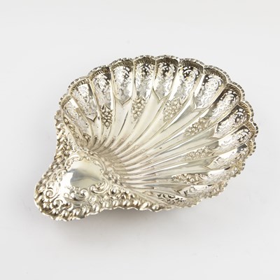 Lot 203 - AN ATKIN BROTHERS SILVER DISH.