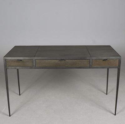 Lot 644 - DESK
