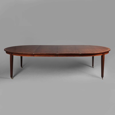 Lot 110 - EARLY 20TH CENTURY MAHOGANY DINING TABLE