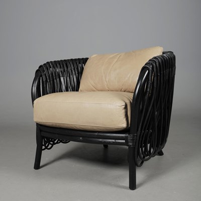 Lot 559 - ARTERIORS STRATA LOUNGE CHAIR.