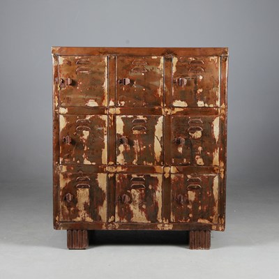 Lot 675 - INDUSTRIAL STEEL LOCKERS.