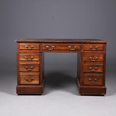 Lot 673 - PEDESTAL DESK.