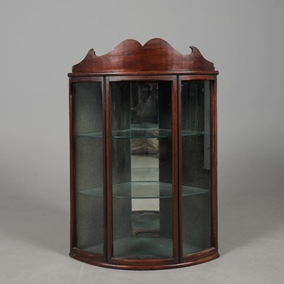 Lot 281 - EDWARDIAN MAHOGANY CORNER DISPLAY CABINET.