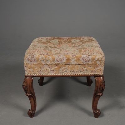 Lot 463 - FOOTSTOOL