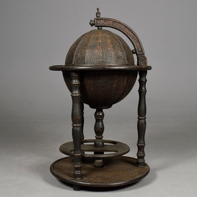 Lot 761 - DRINKS GLOBE.