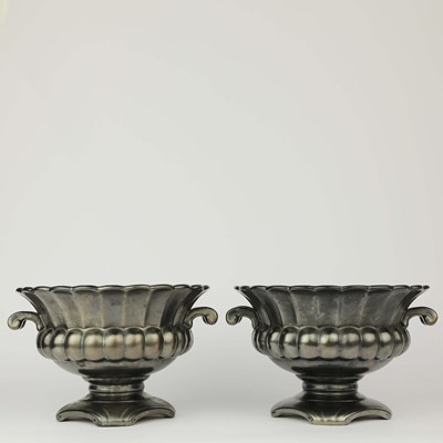 Lot 833 - PAIR OF CLASSICAL CERAMIC URNS IN A LUSTRE GLAZE.