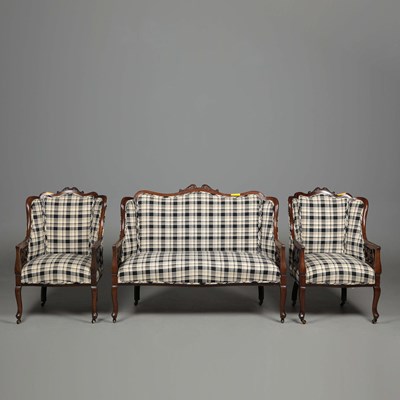 Lot 678 - EDWARDIAN SOFA AND PAIR OF ARMCHAIRS (3).