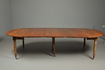 Lot 289 - DINING TABLE, EXTENDABLE.