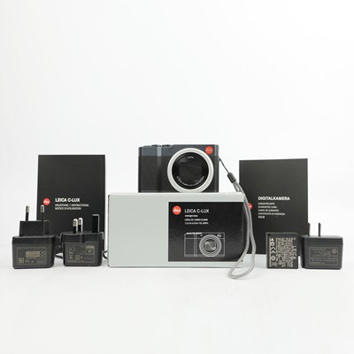 Lot 580 - LEICA C-LUX COMPACT DIGITAL CAMERA MIDNIGHT BLUE.