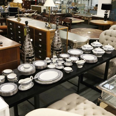 Lot 611 - A MINTONS 'INFANTA' DINNER SERVICE.