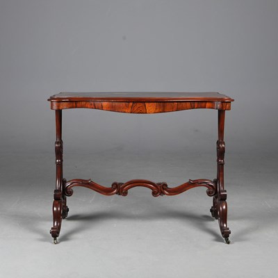 Lot 752 - VICTORIAN ROSEWOOD CENTRE TABLE.