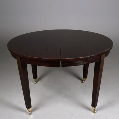 Lot 756 - DINING TABLE, CIRCULAR.