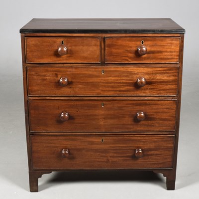 Lot 391 - A VICTORIAN MAHOGANY CHEST OF DRAWERS.