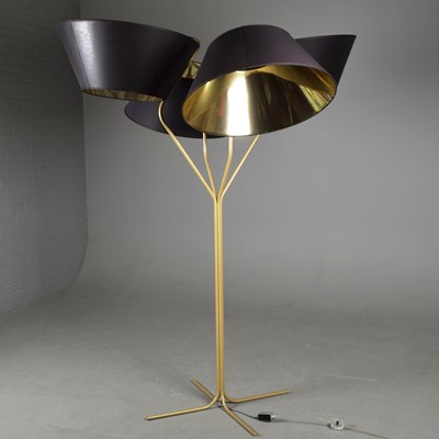 Lot 688 - CONTEMPORARY FLOOR LAMP