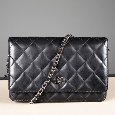 Lot 11 - CHANEL WALLET ON CHAIN