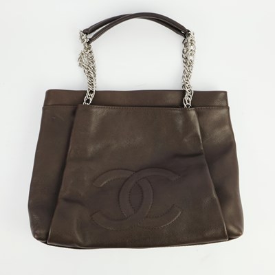 Lot 12 - CHANEL TUCK TOTE BAG