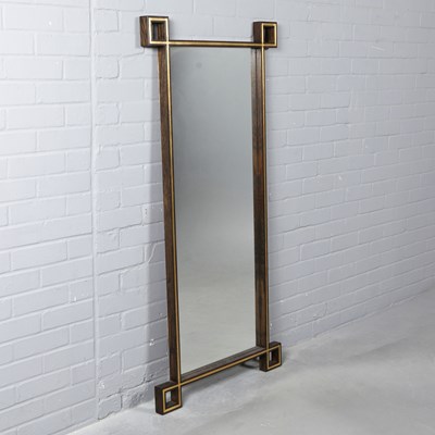 Lot 724 - WALL MIRROR