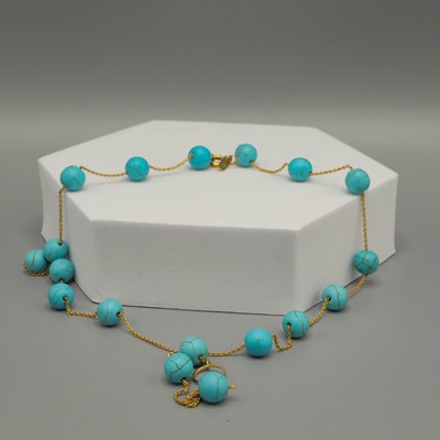 Lot 290 - A YELLOW METAL TURQUOISE SET PENDANT NECKLACE