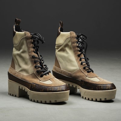 Lot 43 - LOUIS VUITTON LAUREATE PLATFORM DESERT BOOTS - UK 5