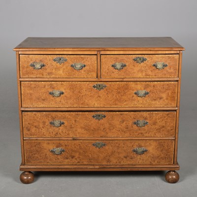 Lot 511 - QUEEN ANNE DESIGN WALNUT CHEST