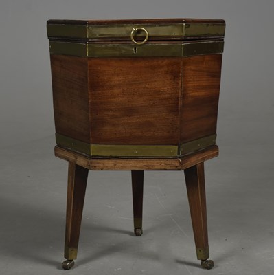 Lot 470 - CELLARETTE