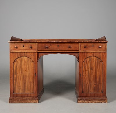 Lot 484 - PEDESTAL DESK
