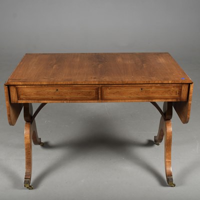 Lot 462 - SOFA TABLE