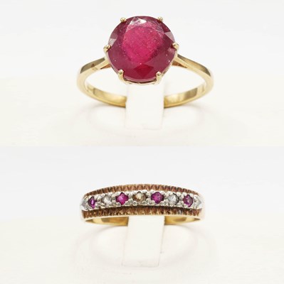 Lot 270 - THREE VARIOUS 9CT GOLD DRESS RINGS