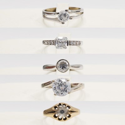 Lot 271 - A COLLECTION OF FIVE VARIOUS 9CT GOLD SOLITAIRE RINGS