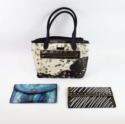 Lot 129 - KENT STETSON, TWO CROSSBODY CLUTCH BAGS AND A TOTE BAG (3).