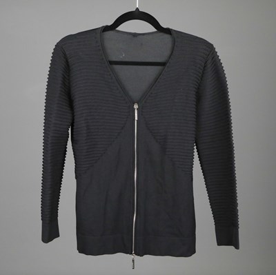 Lot 144 - GIORGIO ARMANI , BLACK KNITTED CARDIGAN/JACKET - UK M