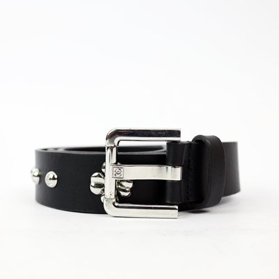 Lot 92 - A CHANEL LADIES BLACK LEATHER BELT.