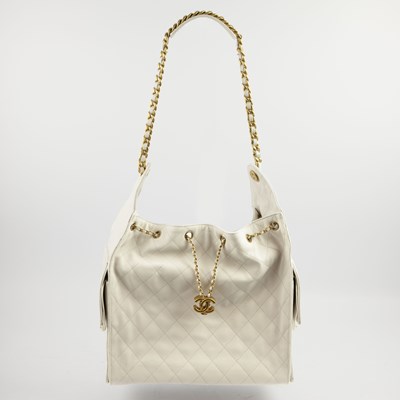 Lot 3 - CHANEL 25 WHITE QUILTED CAVIAR MEDIUM HOBO HANDBAG
